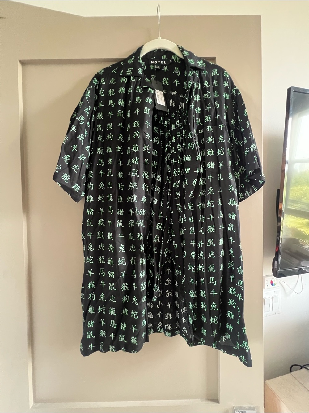 Coord Short Set with Green Asian Character Print